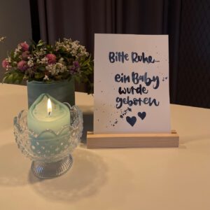 Bitte Ruhe... ein Baby wurde geboren.