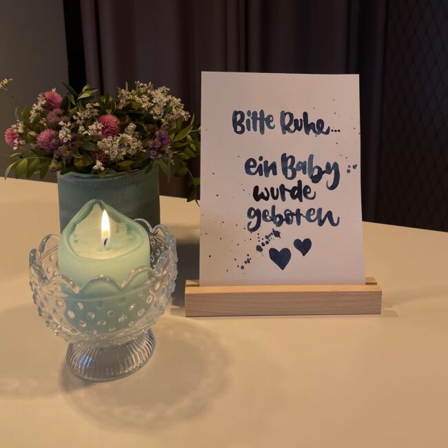 Bitte Ruhe… ein Baby wurde geboren.